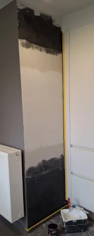 Uitvlakken van vlies naar muur